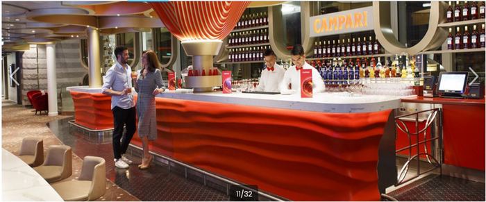 Bar na pokładzie statku Costa Fascinosa
